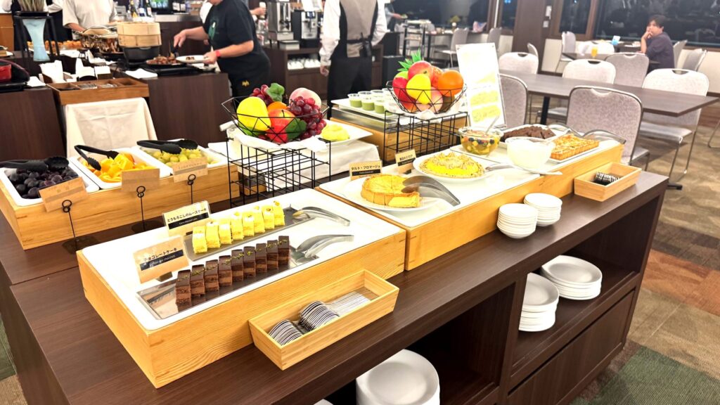 富士レークホテルのレストランのデザートビュッフェ