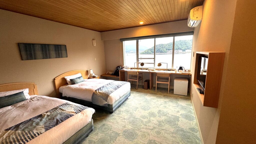 富士レークホテルの河口湖ビューのツインルーム