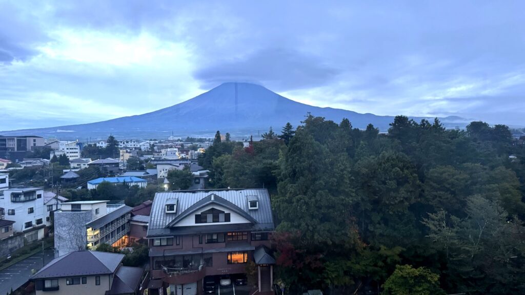 富士レークホテルから見た富士山