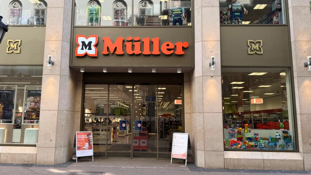 ブダペストの Müller 店舗外観
