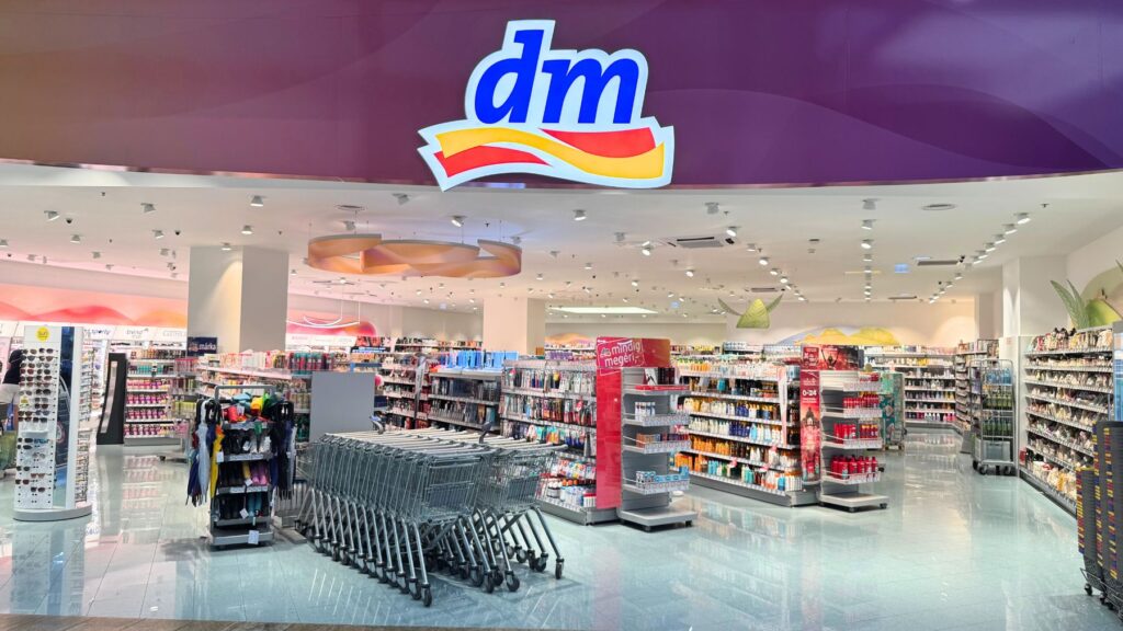 ブダペストのショッピングモール内 dm 入口