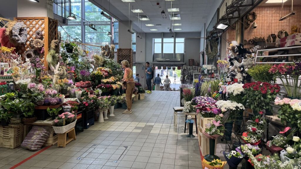 フェヘールヴァーリ通り市場のお花売り場