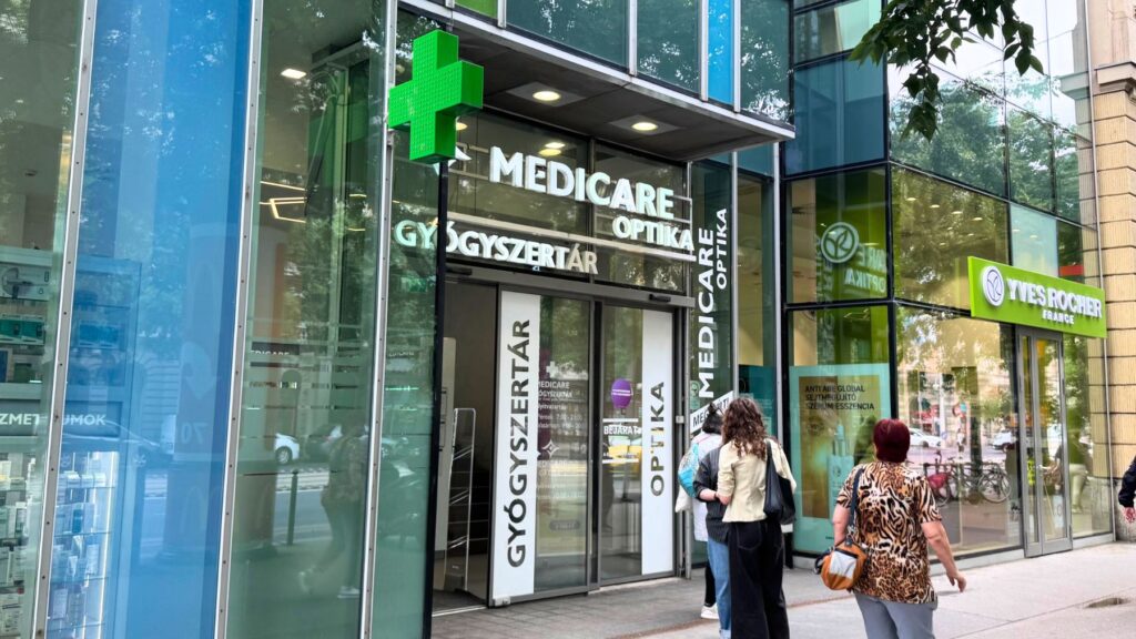 ブダペストの薬局 Medicare Gyógyszertár 外観