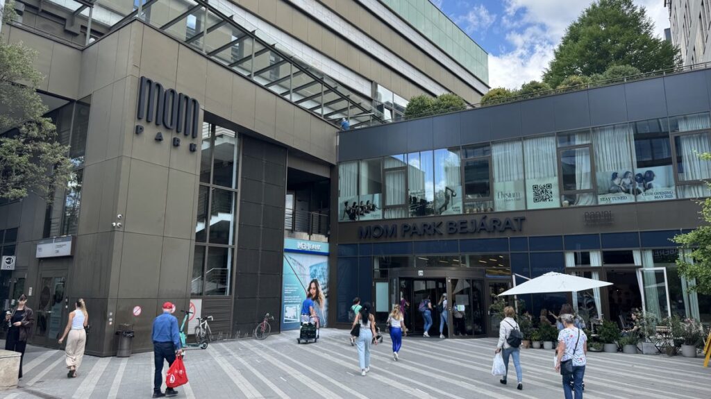 MOMパークの入口