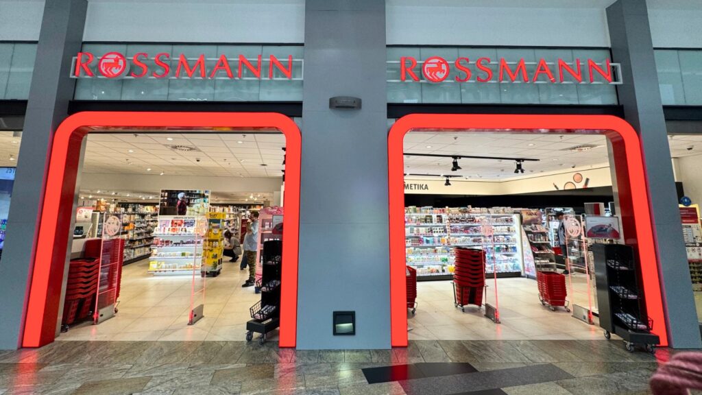 ブダペストのショッピングモール内 Rossmann 入口