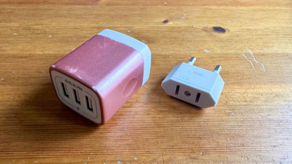 USB3ポート充電器とヨーロッパCタイプの変換プラグ