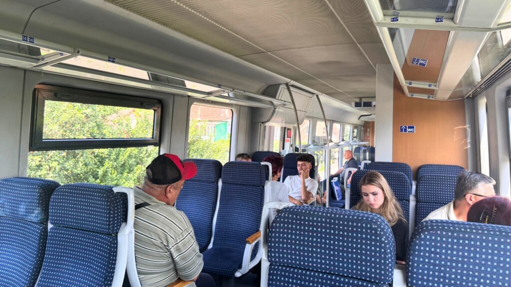 シビウからメディアシュへ向かうローカル列車の車内